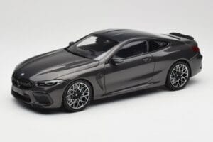 BMW M8 F92 Grey Metallic Minichamps 1:18 110029022 Kovina