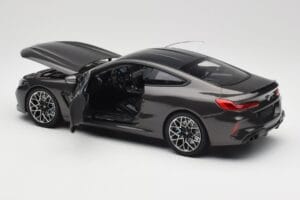 BMW M8 F92 Grey Metallic Minichamps 1:18 110029022 Kovina – slika 5 od 8