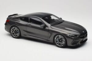 BMW M8 F92 Grey Metallic Minichamps 1:18 110029022 Kovina – slika 6 od 8