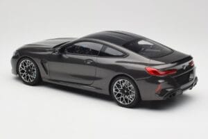 BMW M8 F92 Grey Metallic Minichamps 1:18 110029022 Kovina – slika 7 od 8