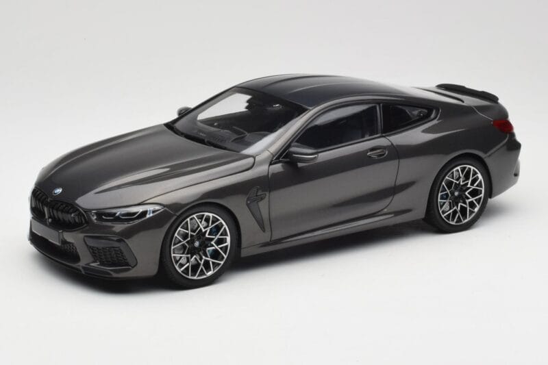 BMW M8 F92 Grey Metallic Minichamps 1:18 110029022 Kovina