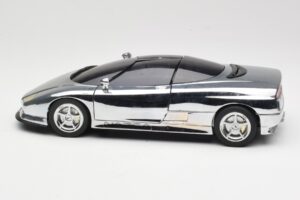 BMW Nazca M12 Chrome Silver Revell 1:18 08916 Kovina – slika 4 od 8