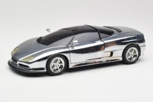 BMW Nazca M12 Chrome Silver Revell 1:18 08916 Kovina