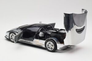 BMW Nazca M12 Chrome Silver Revell 1:18 08916 Kovina – slika 5 od 8