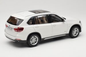 BMW X5 E70 Alpine White Paragon 1:18 PA-97073 Kovina – slika 3 od 8