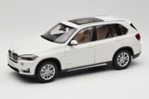 BMW X5 E70 Alpine White Paragon 1:18 PA-97073 Kovina