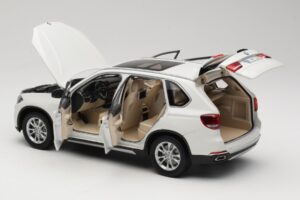 BMW X5 E70 Alpine White Paragon 1:18 PA-97073 Kovina – slika 5 od 8