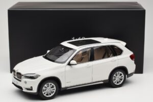 BMW X5 E70 Alpine White Paragon 1:18 PA-97073 Kovina – slika 8 od 8