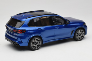 BMW X5 M F95 Competition Marina Bay Blue Metallic GT Spirit 1:18 GT967 Smola – slika 2 od 6