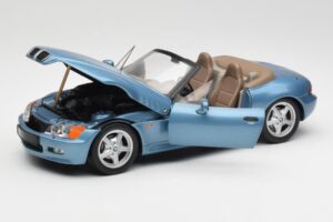 BMW Z3 E36/7 James Bond Goldeneye Modra Metalik UT Models 1:18 180024336 Kovina – slika 2 od 8