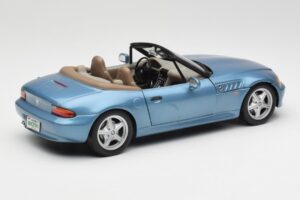 BMW Z3 E36/7 James Bond Goldeneye Modra Metalik UT Models 1:18 180024336 Kovina – slika 3 od 8