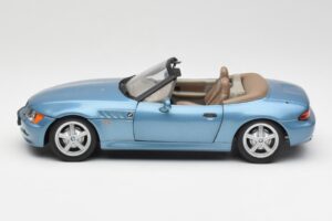 BMW Z3 E36/7 James Bond Goldeneye Modra Metalik UT Models 1:18 180024336 Kovina – slika 4 od 8