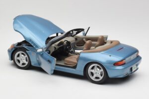 BMW Z3 E36/7 James Bond Goldeneye Modra Metalik UT Models 1:18 180024336 Kovina – slika 5 od 8