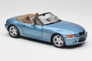 BMW Z3 E36/7 James Bond Goldeneye Modra Metalik UT Models 1:18 180024336 Kovina – slika 6 od 8