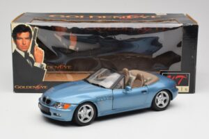 BMW Z3 E36/7 James Bond Goldeneye Modra Metalik UT Models 1:18 180024336 Kovina – slika 8 od 8