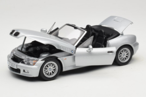 BMW Z3 Roadster 1.8 Srebrn Dealerska Izdaja UT Models 1:18 80439411712 Kovina – slika 2 od 8