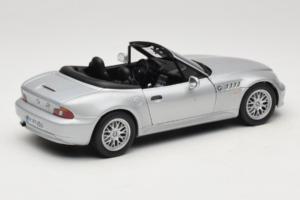 BMW Z3 Roadster 1.8 Srebrn Dealerska Izdaja UT Models 1:18 80439411712 Kovina – slika 3 od 8