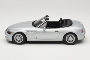 BMW Z3 Roadster 1.8 Srebrn Dealerska Izdaja UT Models 1:18 80439411712 Kovina – slika 4 od 8