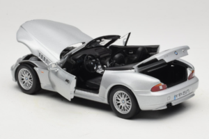 BMW Z3 Roadster 1.8 Srebrn Dealerska Izdaja UT Models 1:18 80439411712 Kovina – slika 5 od 8