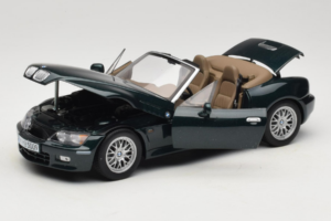 BMW Z3 Roadster 2.8 Temno Zelen Dealerska Izdaja UT Models 1:18 80439411713 Kovina – slika 2 od 8