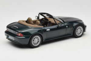 BMW Z3 Roadster 2.8 Temno Zelen Dealerska Izdaja UT Models 1:18 80439411713 Kovina – slika 3 od 8