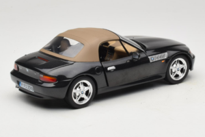 BMW Z3 Roadster Zelen Dealerska Izdaja UT Models 1:18 80439411711 Kovina – slika 3 od 8