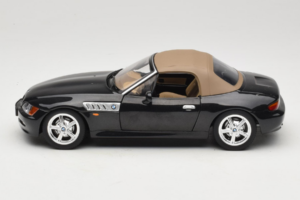 BMW Z3 Roadster Zelen Dealerska Izdaja UT Models 1:18 80439411711 Kovina – slika 4 od 8