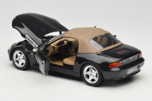 BMW Z3 Roadster Zelen Dealerska Izdaja UT Models 1:18 80439411711 Kovina – slika 5 od 8