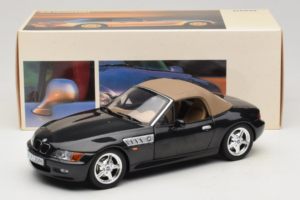 BMW Z3 Roadster Zelen Dealerska Izdaja UT Models 1:18 80439411711 Kovina – slika 8 od 8