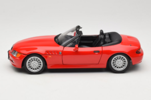 BMW Z3 Roadster Rdeč Dealerska Izdaja UT Models 1:18 80439422185 Kovina – slika 4 od 8