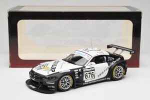 BMW Z4 #676 H. Stuck / J. Hennerici / D. Hurtgen Team Schubert Nürburgring 24 Hours 2006 AUTOart 1:18 80649 Kovina – slika 6 od 6