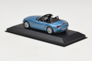 BMW Z4 E85 Kabriolet Light Blue Metallic Minichamps 1:43 BMW016 Kovina – slika 3 od 4