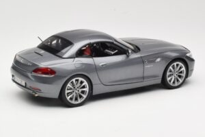 BMW Z4 E89 sDrive 35i Space Grey Metallic Kyosho 1:18 80432147085 Kovina – slika 3 od 8