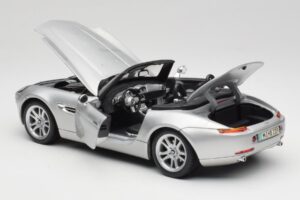 BMW Z8 E52 Titanium Silver Maisto 1:18 536896 Kovina – slika 5 od 8