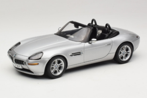 BMW Z8 Srebrna 007 The World Is Not Enough AUTOart 1:18 70511 Kovina