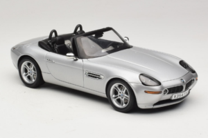 BMW Z8 Srebrna 007 The World Is Not Enough AUTOart 1:18 70511 Kovina – slika 6 od 8