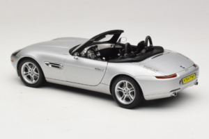 BMW Z8 Srebrna 007 The World Is Not Enough AUTOart 1:18 70511 Kovina – slika 7 od 8