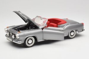 Borgward Isabella Kabriolet Srebrna Revell 1:18 8411 Kovina – slika 2 od 8