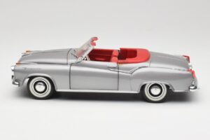 Borgward Isabella Kabriolet Srebrna Revell 1:18 8411 Kovina – slika 4 od 8