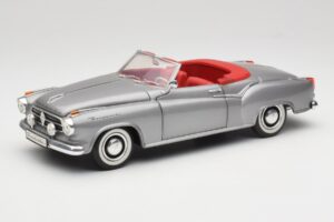 Borgward Isabella Kabriolet Srebrna Revell 1:18 8411 Kovina