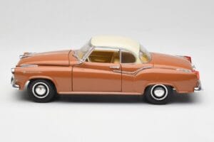 Borgward Isabella Coupe Bronasta Bela Revell 1:18 08982 Kovina – slika 4 od 8