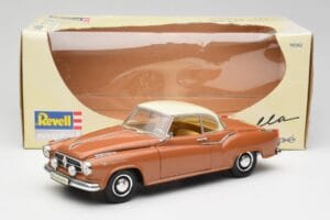 Borgward Isabella Coupe Bronasta Bela Revell 1:18 08982 Kovina – slika 5 od 8