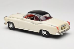 Borgward Isabella Coupe Bela Revell 1:18 8859 Kovina – slika 7 od 8