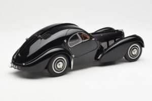 Bugatti 57SC Atlantic Črn CMC 1:18 M-085 Kovina – slika 2 od 6