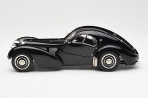 Bugatti 57SC Atlantic Črn CMC 1:18 M-085 Kovina – slika 3 od 6