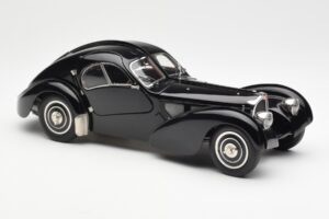 Bugatti 57SC Atlantic Črn CMC 1:18 M-085 Kovina – slika 4 od 6