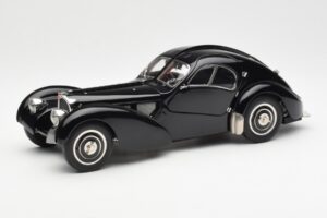 Bugatti 57SC Atlantic Črn CMC 1:18 M-085 Kovina
