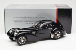 Bugatti 57SC Atlantic Črn CMC 1:18 M-085 Kovina – slika 6 od 6