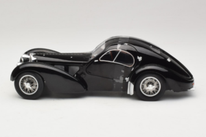 Bugatti Type 57 SC Atlantic Črna Solido 1:18 S1802101 Kovina – slika 3 od 6