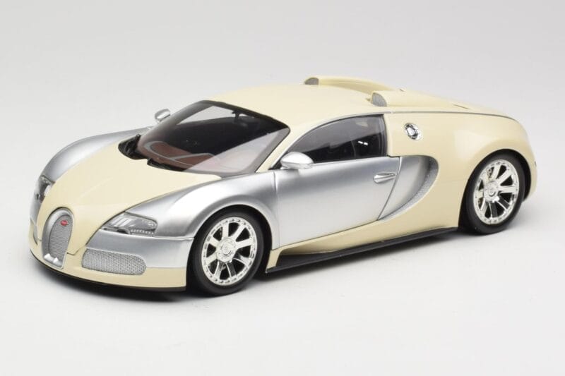 Bugatti Veyron Edition Centenaire Chrome Beige Minichamps 1:18 100110854 Kovina